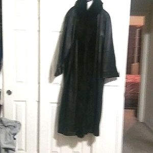 A full length leather coat with fur collar and down the front. Excellent conditc